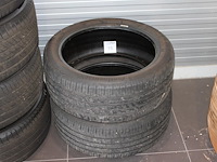 Twee zomerbanden continental ecocontact 6 met maatvoering 225/45 r18 w. profieldiepte circa 4,5 mm.