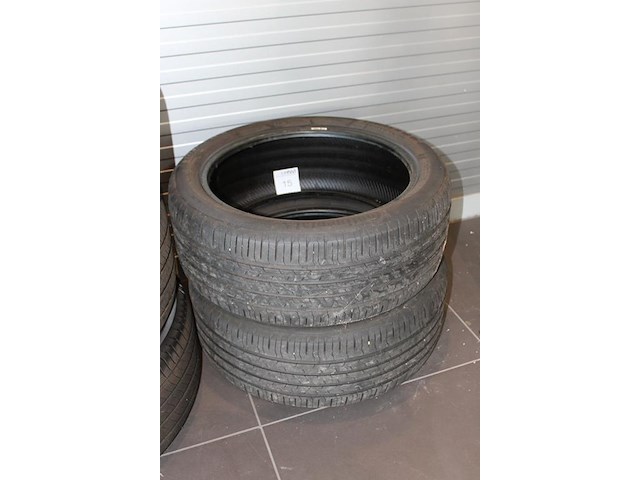 Twee zomerbanden continental ecocontact 6 met maatvoering 225/45 r18 w. profieldiepte circa 4,5 mm. - afbeelding 2 van  2