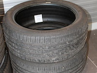 Twee zomerbanden continental ecocontact 6 met maatvoering 225/45 r18 w. profieldiepte circa 4,5 mm. - afbeelding 2 van  2