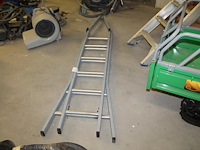 Tweedelige gevel/puntladder dirks dgp 0056 met 2 x 6 treden.
