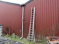 Tweedelige ladder met 2x 14 treden. - afbeelding 1 van  3