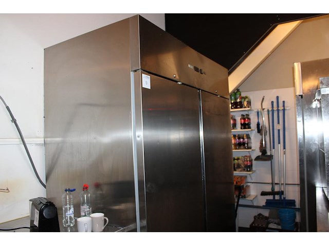 Tweedeurs rvs horeca koeling afinox 14 artic. afmeting 147 x 83 x 210 cm. - afbeelding 1 van  5