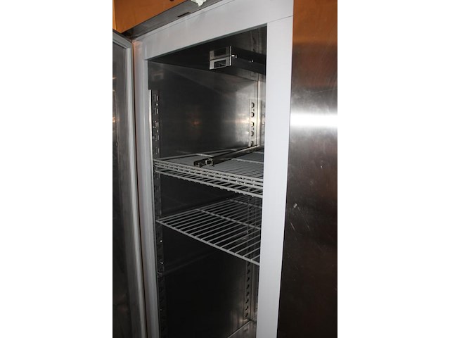 Tweedeurs rvs horeca koeling afinox 14 artic. afmeting 147 x 83 x 210 cm. - afbeelding 4 van  5