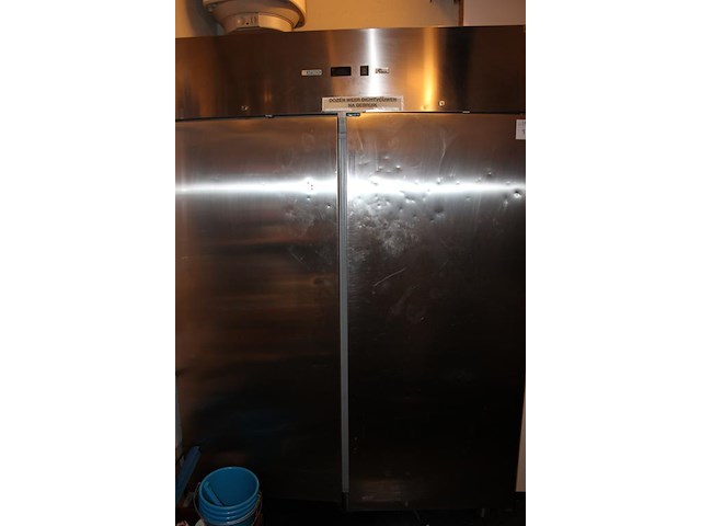Tweedeurs rvs horeca vrieskast afinox 14 artic. afmeting 147 x 83 x 210 cm. - afbeelding 2 van  4