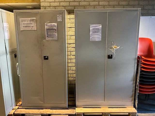 Tweedeurskast (1x) - afbeelding 1 van  4