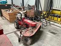 Tweewielige veegmachine - afbeelding 1 van  6