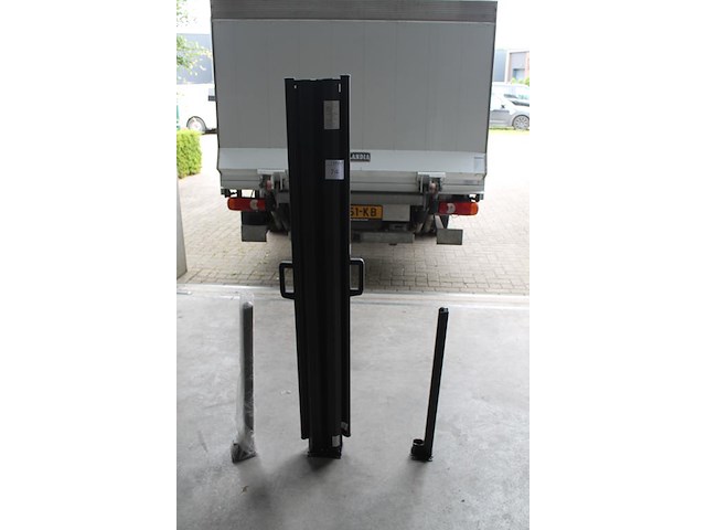 Tweezijdig tuin- / windscherm livarno hg 06102 met 2 poten. 2x 3 meter. - afbeelding 2 van  3