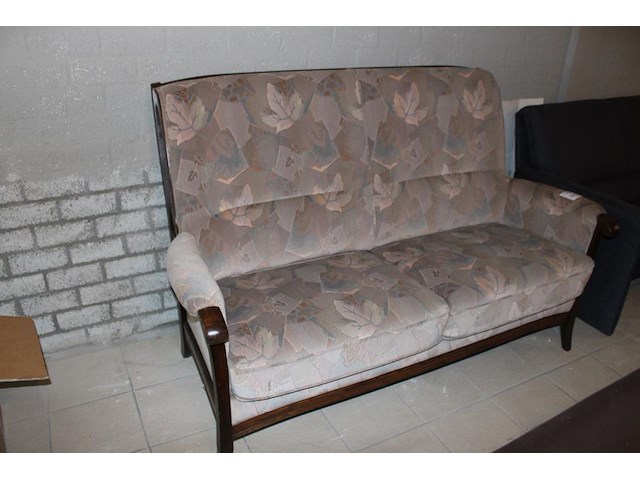 Tweezitsbank met houten onderstel en gestoffeerde zitting, breedte 165 cm. - afbeelding 1 van  2