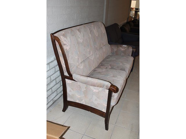 Tweezitsbank met houten onderstel en gestoffeerde zitting, breedte 165 cm. - afbeelding 2 van  2