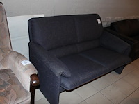 Tweezitsbank zwart gestoffeerd, breedte 145 cm. - afbeelding 1 van  2