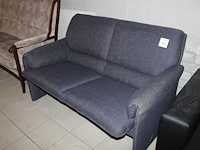 Tweezitsbank zwart gestoffeerd, breedte 145 cm. - afbeelding 2 van  2