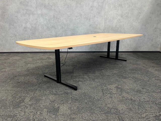 Twinform - elektrische zit/sta wigvormige vergadertafel 280 cm - afbeelding 1 van  16