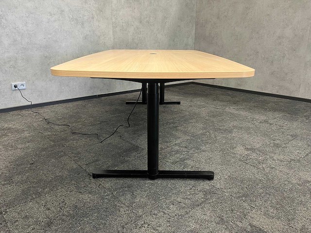 Twinform - elektrische zit/sta wigvormige vergadertafel 280 cm - afbeelding 11 van  16