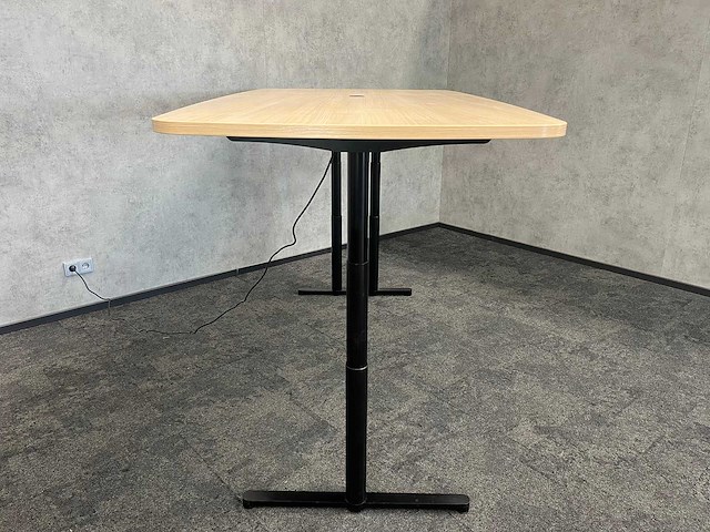 Twinform - elektrische zit/sta wigvormige vergadertafel 280 cm - afbeelding 12 van  16
