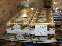Twintig cadeauverpakkingen ferrero rocher. tht 3-26. - afbeelding 1 van  2