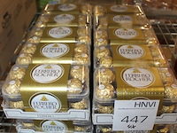 Twintig cadeauverpakkingen ferrero rocher. tht 3-26. - afbeelding 2 van  2
