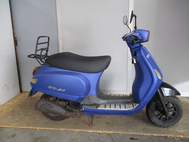 Tym - snorscooter - sx-50 sport riva ry50qt-16 - scooter - afbeelding 8 van  11