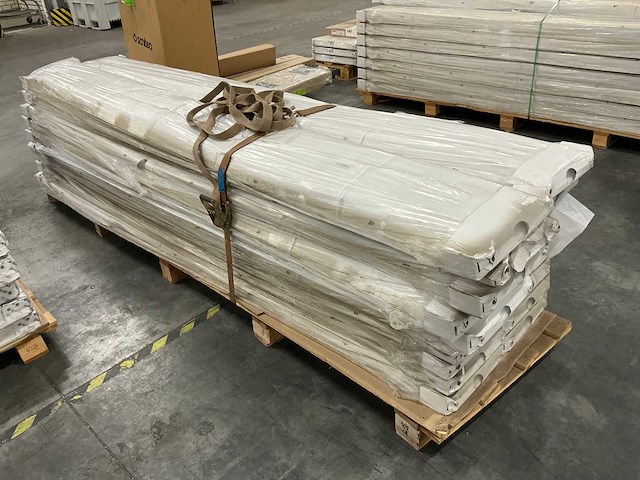 Type 11 radiatoren 300x3000mm (18x) - afbeelding 1 van  4