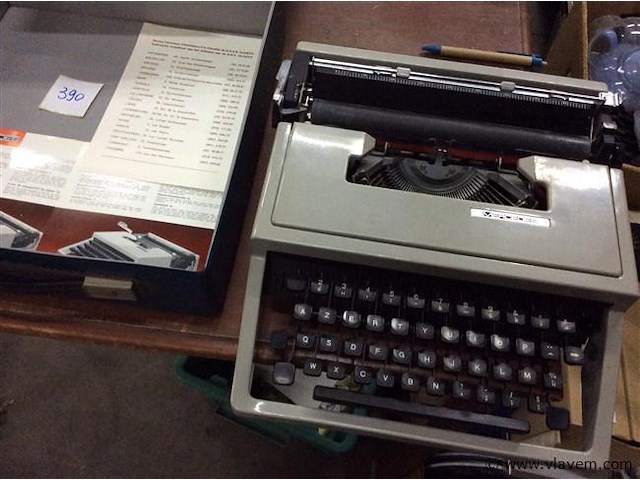 Typmachine ( mercedes) - afbeelding 1 van  3