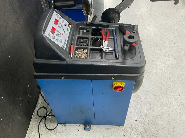 Tyreon gwb-t449 balanceermachine - afbeelding 7 van  7