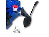 Tyreon tc24as heavy-duty banden demonteermachine met kantelende kolom en dubbele airbooster in de spanklauwen - afbeelding 4 van  28