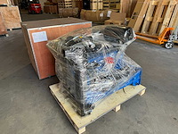 Tyreon tc24as heavy-duty banden demonteermachine met kantelende kolom en dubbele airbooster in de spanklauwen - afbeelding 15 van  20