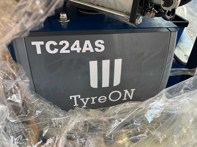 Tyreon tc24as heavy-duty banden demonteermachine met kantelende kolom en dubbele airbooster in de spanklauwen - afbeelding 17 van  20
