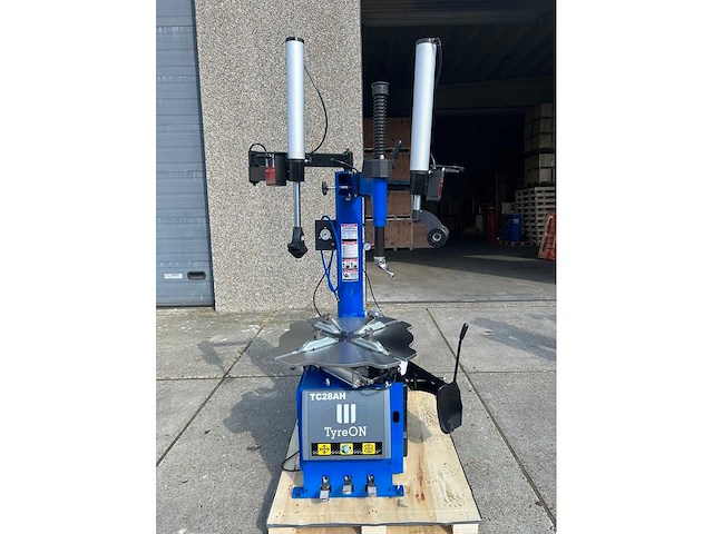 Tyreon tc28ah heavy-duty bandendemonteermachine met 2 hulparmen - afbeelding 5 van  12