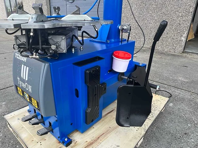 Tyreon tc28ah heavy-duty bandendemonteermachine met 2 hulparmen - afbeelding 6 van  12