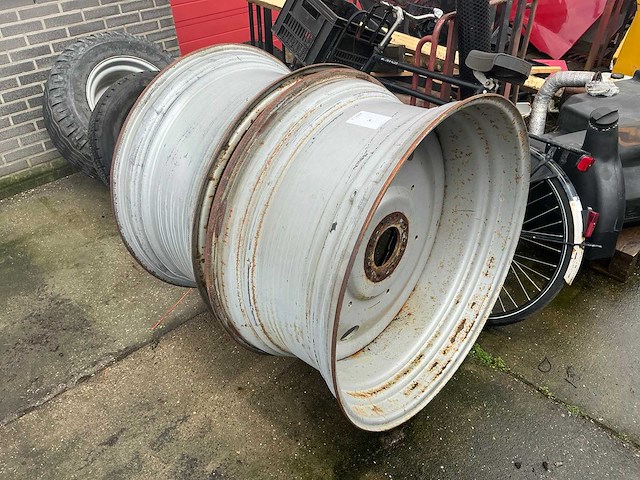 Tyres, wheels and rims (1 velg met mocon ring) - afbeelding 1 van  5