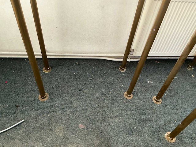 U vormig messing drankenrek met glazenhouders - afbeelding 2 van  10