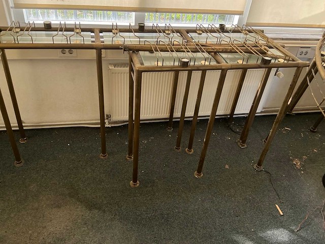 U vormig messing drankenrek met glazenhouders - afbeelding 1 van  10