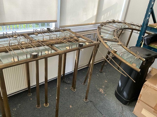 U vormig messing drankenrek met glazenhouders - afbeelding 3 van  10