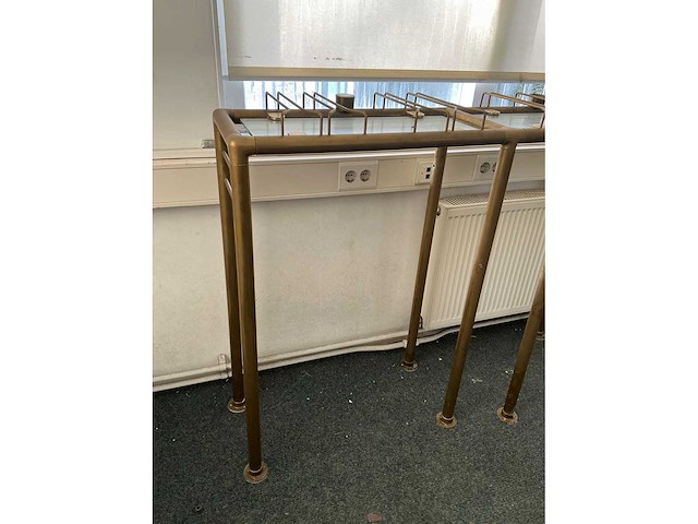 U vormig messing drankenrek met glazenhouders - afbeelding 5 van  10