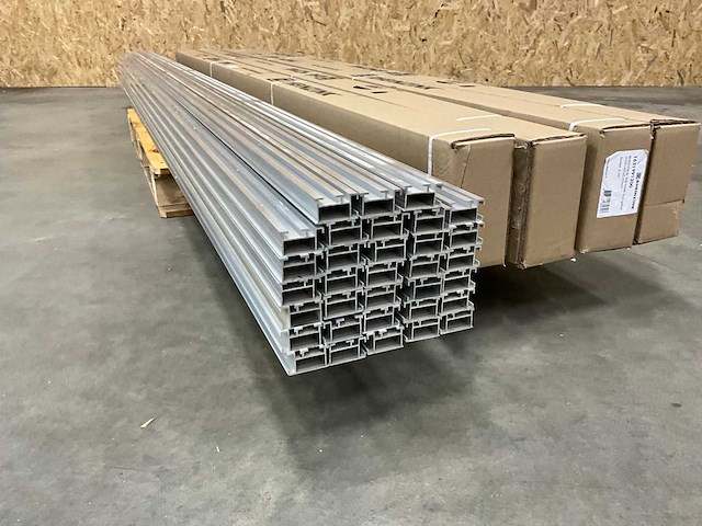 Ubbink montagerail aluminium 3300mm (33x) - afbeelding 3 van  5