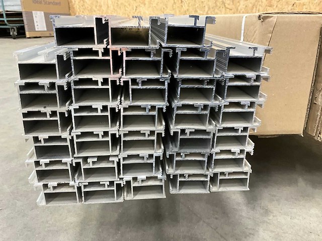 Ubbink montagerail aluminium 3300mm (33x) - afbeelding 4 van  5