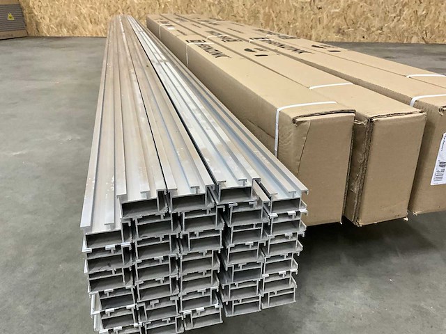 Ubbink montagerail aluminium 3300mm (33x) - afbeelding 5 van  5