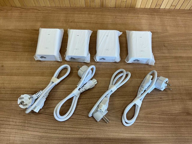 Ubiquiti netwerk adapter | 48v (4x) - afbeelding 1 van  3