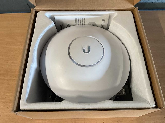 Ubiquiti uap-ac-lr longe range access point (8x) - afbeelding 1 van  2