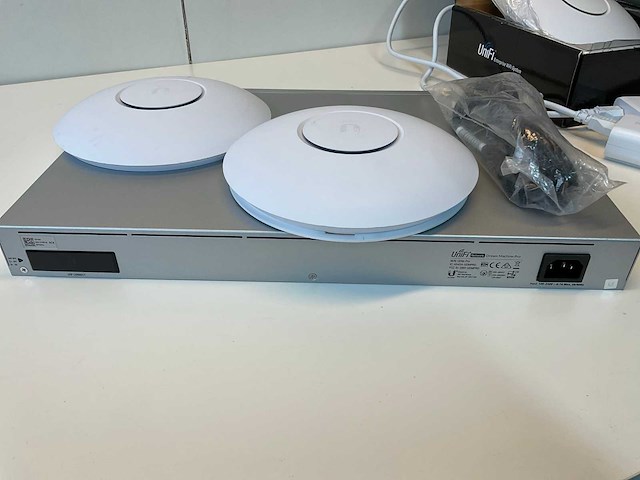 Ubiquiti unifi dream machine pro 19" switch en access points - afbeelding 11 van  12