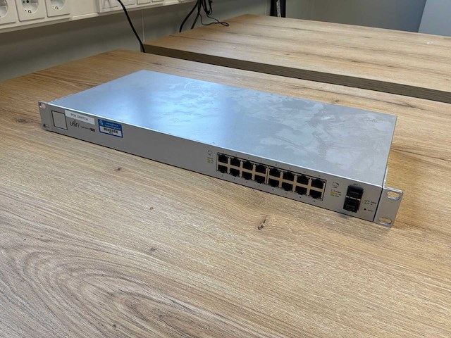 Ubiquiti unifi switch 16 poe - afbeelding 1 van  3