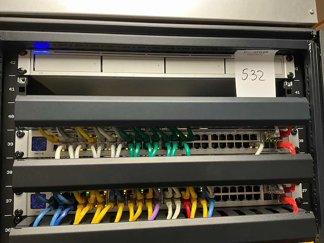 Ubiquiti unifi usw-48 switch - afbeelding 1 van  1