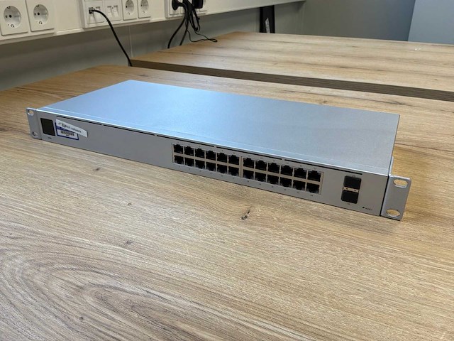 Ubiquiti unifi usw switch - afbeelding 1 van  3
