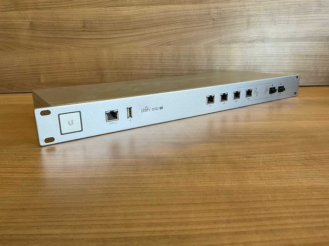 Ubiquiti usg pro 4 security gateway - afbeelding 1 van  6