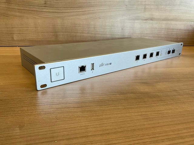 Ubiquiti usg pro 4 security gateway - afbeelding 1 van  6