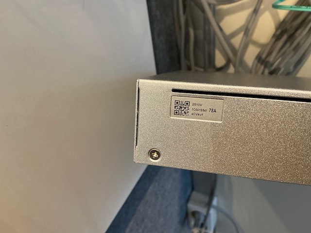 Ubiquity ulcom usw-24 2510v switch 24poorts 19” - afbeelding 3 van  5