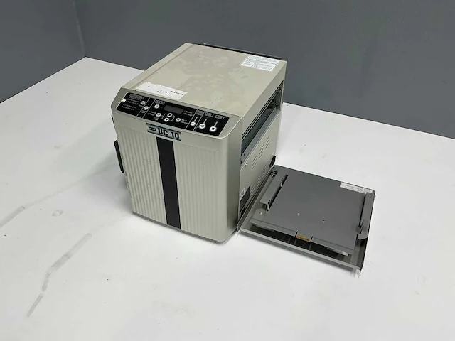 Uchida - bc-10 - business card cutter - afbeelding 1 van  12