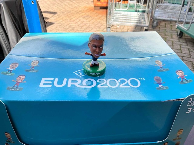 Uefa voetbal stempel figuren (192x) - afbeelding 2 van  5