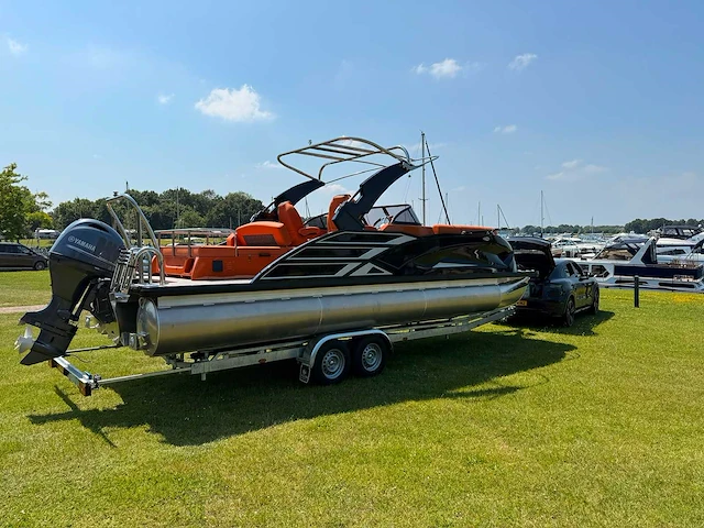 Uf equipment - 2026 - 25 foot luxe pontonboot met yamaha 100pk 2026 en gekeurde trailer 2026 - afbeelding 16 van  26