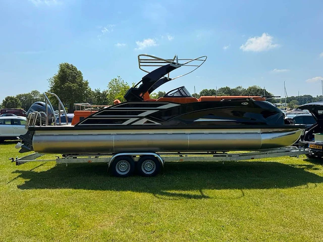 Uf equipment - 2026 - 25 foot luxe pontonboot met yamaha 100pk 2026 en gekeurde trailer 2026 - afbeelding 17 van  26